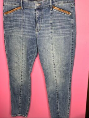 White House Black Market Light Blue Skinny Jeans Brown Trim Stretch Denim Women’